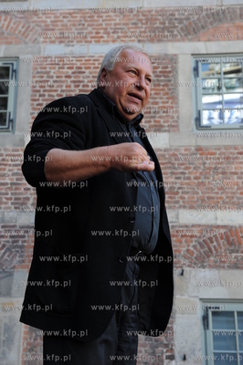 Happening pt "Aktorzy Przyjechali" z okazji wmurowania...