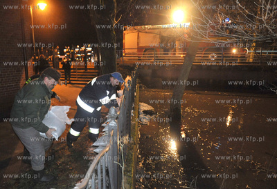 Wezbrane na skutek gwaltownej odwilzy i opadow deszczu...