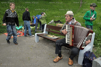 Gdanskie Dni Sasiadow.Wyprzedaz sasiedzka w Parku Bema...