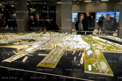 Gdynia. Impreza Swietojanska wita wiosne. Makieta Gdyni...