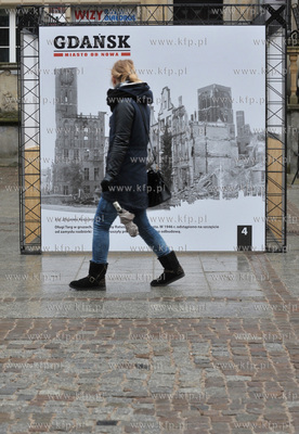 Wystawa Gdansk miasto od nowa na Dlugim Targu. Zdjęcia...