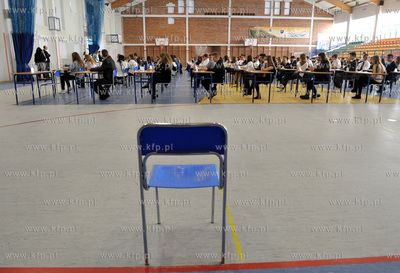 Zukowo. Gimnazjum nr 2. Drugi dzien egzaminu gimnazjalnego,...