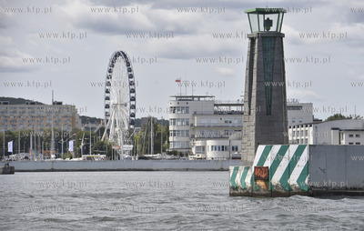 Gdynia. Parada morska i lotnicza z okazji Świta Marynarki...