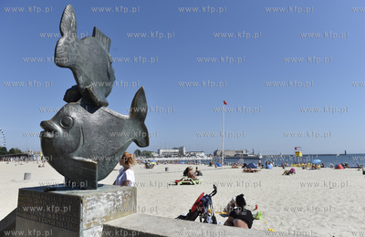 Plaża Gdynia - Środmieście. Nz. pomnik Gdyńskie...