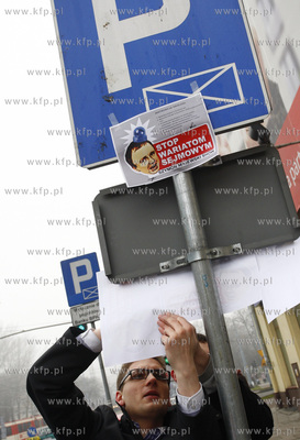 Gdansk. Parking przed biurem poselskim Jacka Kurskiego....