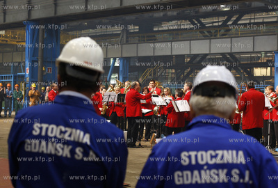 Stocznia Gdansk. Hala K1. Do sniadania stoczniowcom...