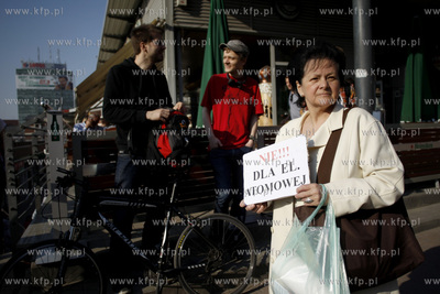 Gdansk. Protest przeciwnikow budowy elektrowni atomowej...