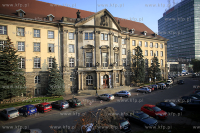 Gdansk. Budynek Dyrekcji Okręgowej Kolei Państwowych.
07.11.2011
fot....