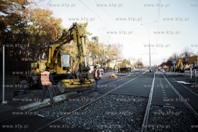 Gdansk. Remont torowiska wzdluż brzeznianskiego odcinka...