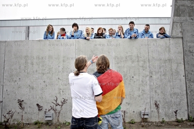 Gdansk Arena. Kibice wchodza na cwiecfinalowy mecz...