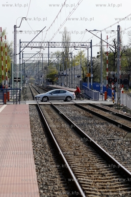 Gdansk Orunia. Przejazd kolejowy miedzy ul. Goscinna...