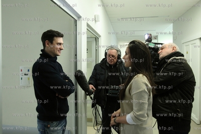 Aktor Mateusz Damięcki odwiedził dzieci w Klinice...