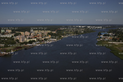 Widok z pylonu mostu im. Jana Pawła II na Martwej...