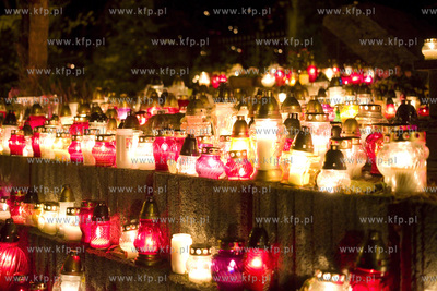 Dzień Wszystkich Świętych. Cmentarz komunalny w...