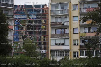 Gdańsk Zaspa.  Na scianie bloku przy ul. Skarzyńskiego...