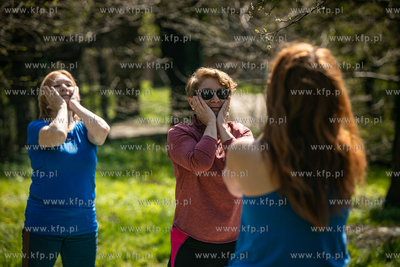 Sopocka Majówka z biblioteką przy ulicy Goyki. Ćwiczenia...