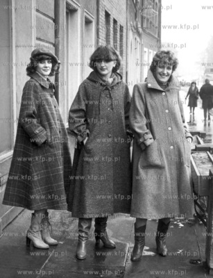 Modelki prezentuja mode konca lat 70-ych. 03.1979 Fot....