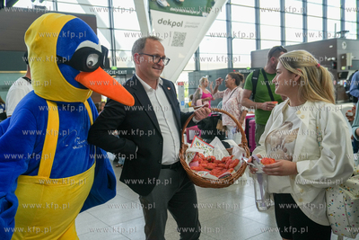 Akcja promująca Kaszuby i Pomorze w Porcie Lotniczym...