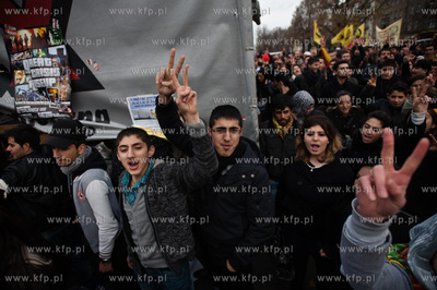 Berlin. Demonstracja grup lewicowych i antyfaszystow...