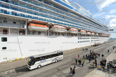 Wycieczkowiec Emerald Princess jest najwiekszym statkiem...