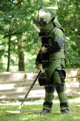Westerplatte, Gdansk. Saperzy Marynarki Wojennej poszukuja...