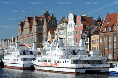 Gdansk, Dlugie Pobrzeze. Gotycka Brama Chlebnicka II...