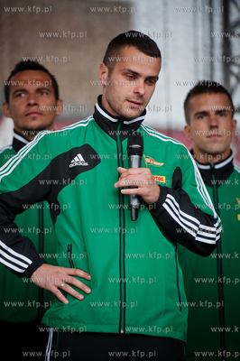 Gdansk. Scena na Targu Weglowym. Prezentacja druzyny...