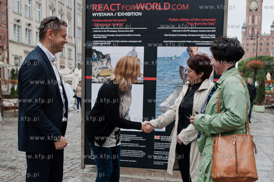 Gdansk. Dlugi Targ. Otwarcie wystawy pt REACT FOR WORLD...