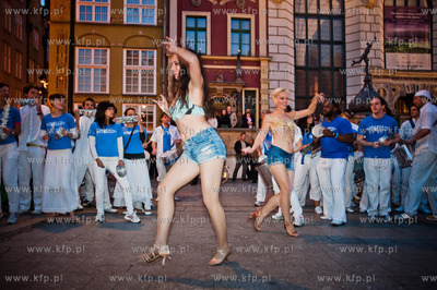 Gdansk. Dlugi Targ. Sama Street Shows oraz Flash Mob...