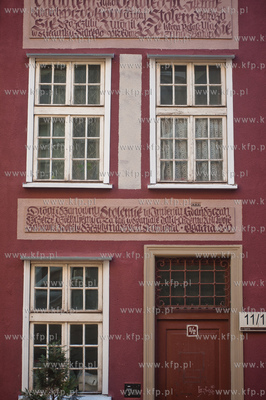 Gdansk. Odremontowane, nowo pomalowane kamieniczki...