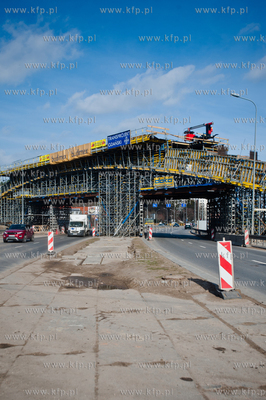 Gdansk. Budowa wiaduktu na ul. Slowackiego, bedacego...