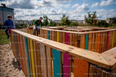 Gdansk. Ujescisko. Nowo powstaly Ekologiczny plac zabaw...