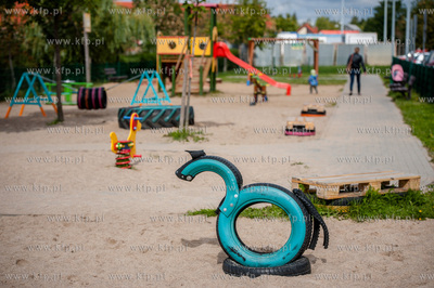 Gdansk. Ujescisko. Nowo powstaly Ekologiczny plac zabaw...