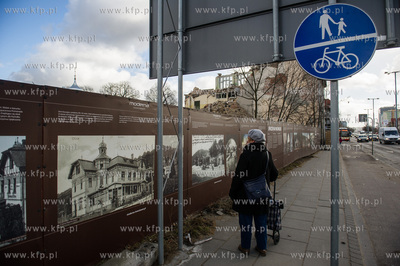 Gdansk. Rozbiorka budynku dawnej przychodni przy ulicy...