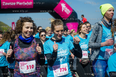 Gdynia. Bulwar Nadmorski. Bieg Kobiet - Zawsze Pier(w)si,...