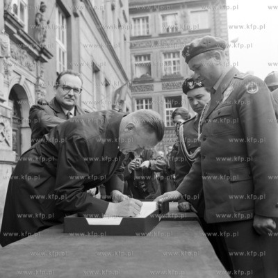 Dlugi Targ w Gdansku. Uroczystosci powitania Sztafety...