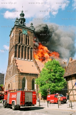 Pozar zabytkowego kosciola sw Katarzyny w Gdansku....