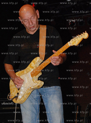 Podczas koncertu zespolu Perfect, na imprezie lata...