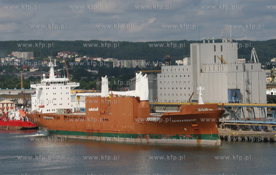 Port Gdynia. Nz. papierowiec Saimaagracht o nosnosci...