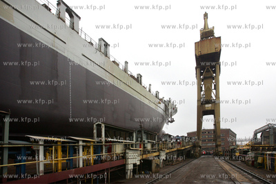 W stoczni Szczecinskiej Nowa odbylo sie ostatnie wodowanie...