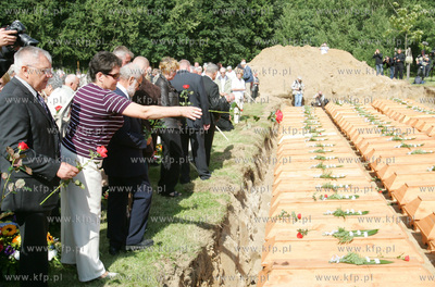 Szczecin/Glinna/zachodniopomorskie. Na cmentarzu wojennym...