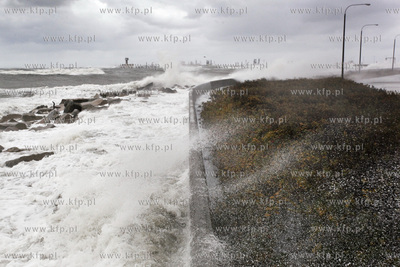 Sztormowa pogoda w Gdansku. Plaza na Westerplatte,...