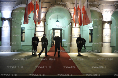 Pozegnanie pary Prezydenckiej na Krakowskim Przedmiesciu...