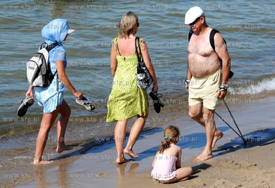 Gorace klimaty na plazy w Kolobrzegu.
11.07.2010
fot....