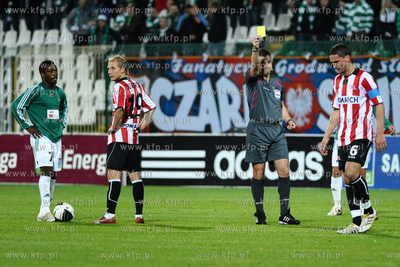 Lechia Gdansk  w ramach rozgrywek ekstraklasy pokonuje...