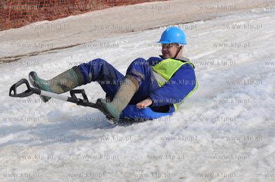 Zawody Zjazdu Na Byle Czym - rodzinna impreza na stoku...