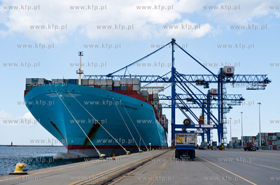 Gdansk. Eleonora Maersk, jeden z najwiekszych kontenerowcow...