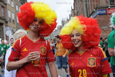Gdansk. Kibice z Hiszpanii i Irlandii opanowali gdanska...