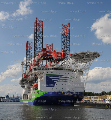 Gdansk. Nabrzeze Obroncow Westerplatte. Zbudowany w...