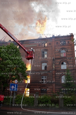 Pozar zabytkowego mlyna w Starogardzie Gdanskim. 26.05.2013...